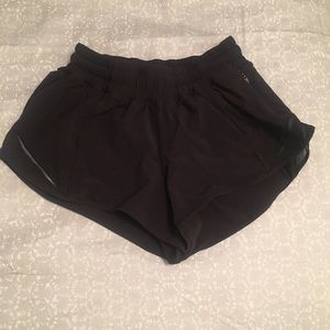 Lululemon Hotty Hot short 2.5